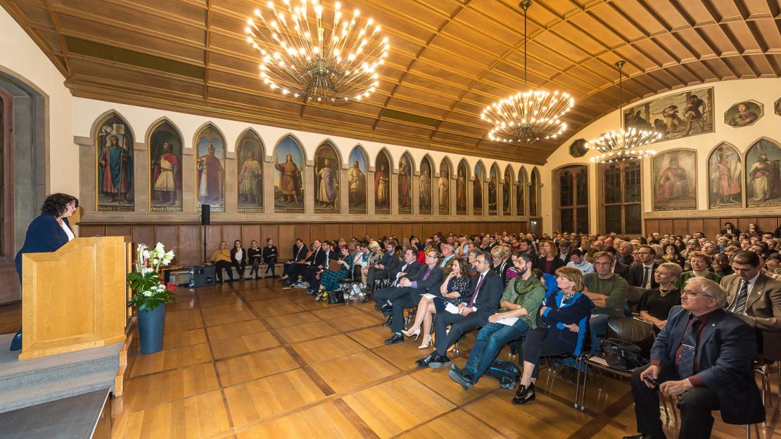 Integrationsdezernentin Sylvia Weber bei der Preisverleihung 2018 im Kaisersaal des Frankfurter Römers